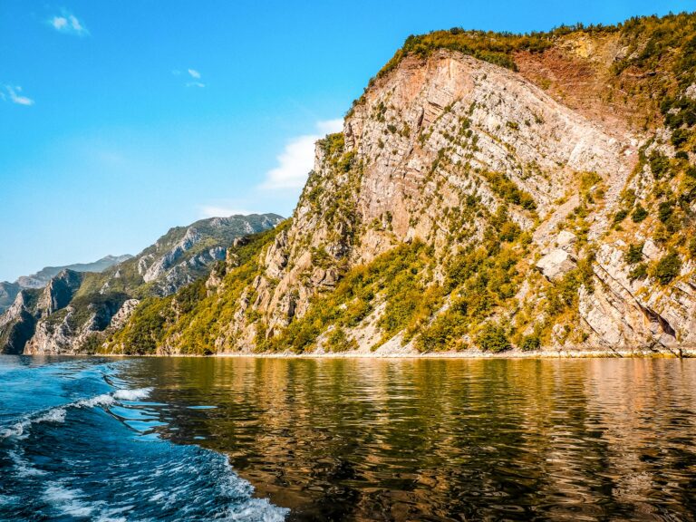 Comment aller à Theth, Valbona et au lac Koman sans galérer