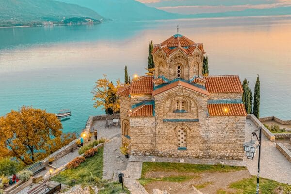 Où dormir, se baigner et manger autour du lac d’Ohrid Où dormir, se baigner et manger autour du lac d’Ohrid